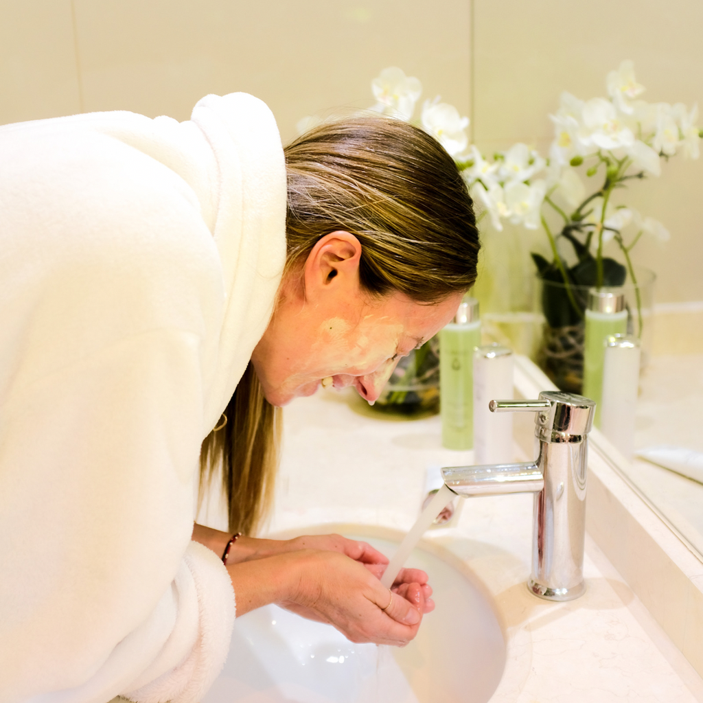 La base esencial para un cuidado efectivo de la piel… ¿Por qué es tan importante la limpieza?