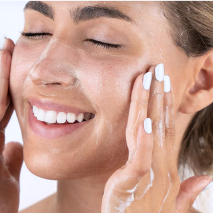 MATCHA LUXURIOUS FACE WASH - Limpiador Facial de Alta Hidratación